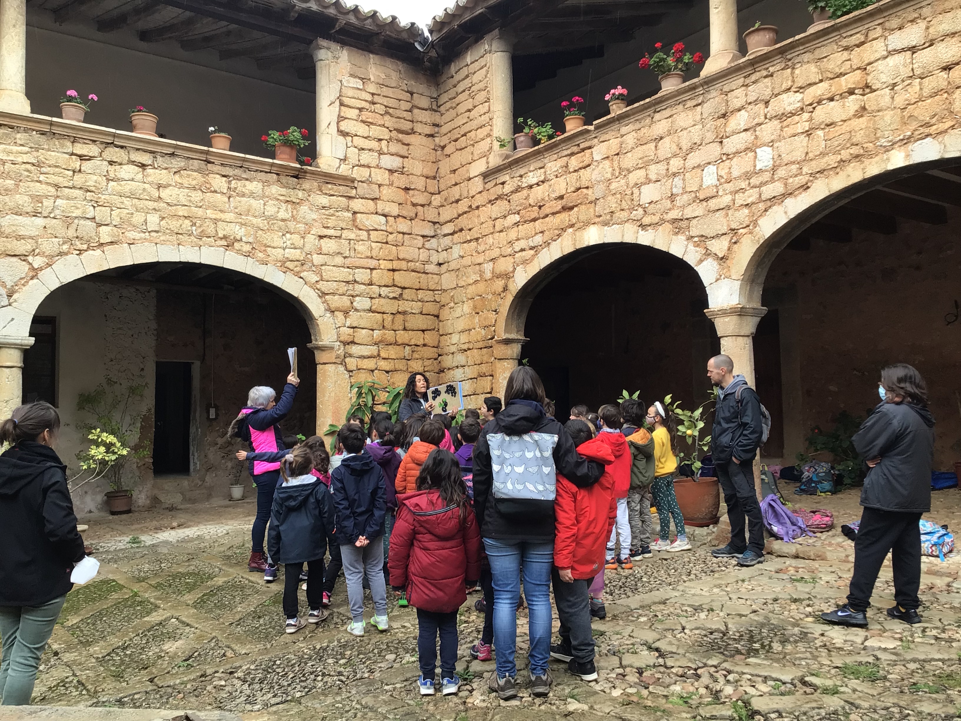 Visita escolar a la tafona de Son Torrella